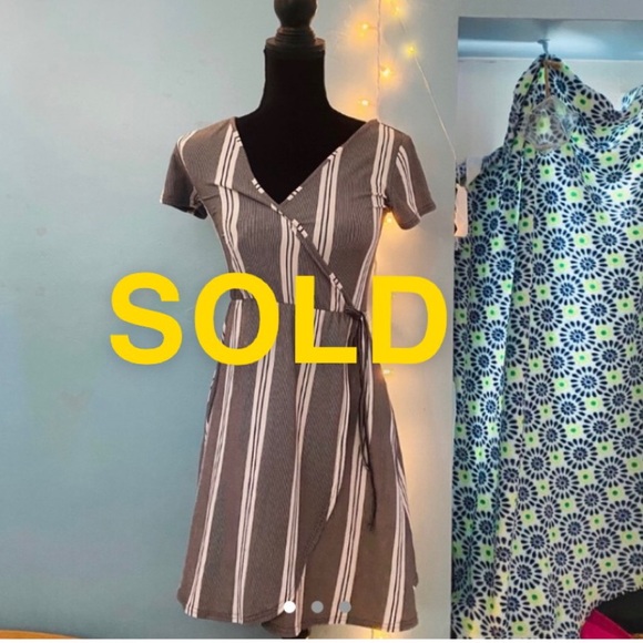 Derek Heart Dresses & Skirts - 🆕👗Beautiful Wrap dress